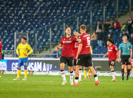 Deutschland: Fussball 2.Bundesliga 2025 2026, 27. Spieltag - Hannover 96 vs Eintracht Braunschweig- Heinz von Heiden Arena Stadion (Hannover): Tor und Torjubel zum Maik Nawrocki (Hannover 96, 6) Virgil GhiÅ£Äƒ Virgil Ghita (Hannover 96, 5) Hannover