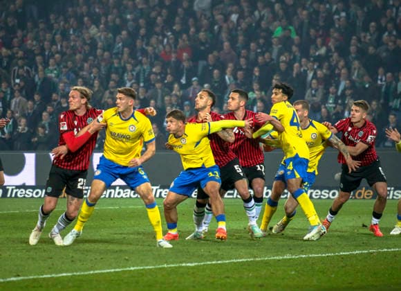 Deutschland: Fussball 2.Bundesliga 2025 2026, 27. Spieltag - Hannover 96 vs Eintracht Braunschweig- Heinz von Heiden Arena Stadion (Hannover): Virgil GhiÅ£Äƒ Virgil Ghita (Hannover 96, 5) Stefan Teitur ÃžorÃ°arson Stefan Teitur Thordarson (Hannover 96, 23) Maik Nawrocki (Hannover 96, 6) Jovan MijatoviÄ‡ Jovan Mijatovic (Eintracht Braunschweig, 11) Florian Flick (Eintracht Braunschweig, 6) Johan Gomez Johan Gomez (Eintracht Braunschweig, 44) Hannover