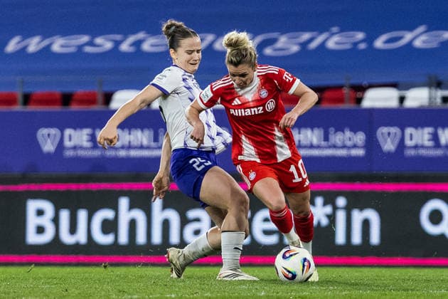 GOOGLE PIXEL Frauen Bundesliga, SGS Essen - FC Bayern München; 20.03.2026 Zweikampf Paulina Platner (SGS Essen, 25), Linda Dallmann (FC Bayern München, 10) GOOGLE PIXEL Frauen Bundesliga, SGS Essen - FC Bayern München, Essen, Stadion an der Hafenstrasse am 20.03.2026 DFB REGULATIONS PROHIBIT ANY USE OF PHOTOGRAPHS AS IMAGE SEQUENCES AND OR QUASI-VIDEO. Copyright: xBEAUTIFULxSPORTS Wunderlx