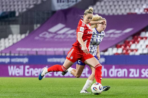 GOOGLE PIXEL Frauen Bundesliga, SGS Essen - FC Bayern München; 20.03.2026 Giulia Gwinn (FC Bayern München, 7) schießt GOOGLE PIXEL Frauen Bundesliga, SGS Essen - FC Bayern München, Essen, Stadion an der Hafenstrasse am 20.03.2026 DFB REGULATIONS PROHIBIT ANY USE OF PHOTOGRAPHS AS IMAGE SEQUENCES AND OR QUASI-VIDEO. Copyright: xBEAUTIFULxSPORTS Wunderlx
