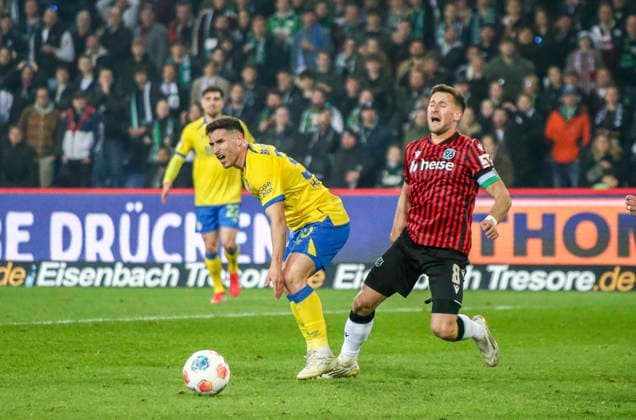 Deutschland: Fussball 2.Bundesliga 2025 2026, 27. Spieltag - Hannover 96 vs Eintracht Braunschweig- Heinz von Heiden Arena Stadion (Hannover): Enzo Leopold (Hannover 96, 8) Hannover