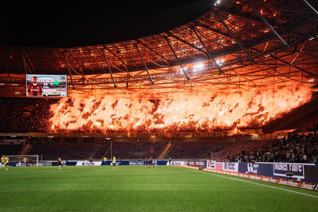 2. Bundesliga: Hannover 96 vs. Eintracht Braunschweig, 20.03.2026 Eintracht Braunschweig Fans mit Pyrotechnik und Feuerwerk; Fußball, 2. Bundesliga, 27. Spieltag: Hannover 96 vs. Eintracht Braunschweig am 20.03.2026 in der Heinz von Heiden Arena, Hannover DFL REGULATIONS PROHIBIT ANY USE OF PHOTOGRAPHS AS IMAGE SEQUENCES AND OR QUASI-VIDEO.