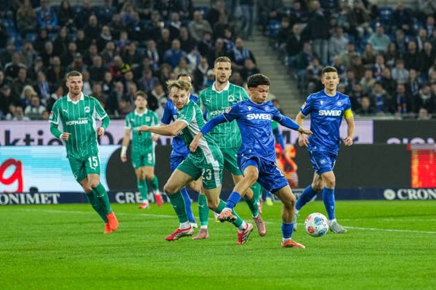 2. Bundesliga, Karlsruher SC vs SpVgg Greuther Fürth, 20.03.2026 Louey Ben Farhat (Karlsruher SC, 19) am Ball im Sechzehner der Fürther 2. Bundesliga, Karlsruher SC vs SpVgg Greuther Fürth, BBBank Wildpark Karlsruhe, 20.03.2026 DFB DFL REGULATIONS PROHIBIT ANY USE OF PHOTOGRAPHS AS IMAGE SEQUENCES AND OR QUASI-VIDEO.
