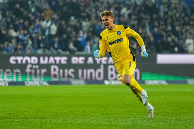 2. Bundesliga, Karlsruher SC vs SpVgg Greuther Fürth, 20.03.2026 Hans Christian Bernat (Karlsruher SC, 1) der sich beim 1:1 freut nach dem Tor von Rafael Pinto Pedrosa (Karlsruher SC, 36) 2. Bundesliga, Karlsruher SC vs SpVgg Greuther Fürth, BBBank Wildpark Karlsruhe, 20.03.2026 DFB DFL REGULATIONS PROHIBIT ANY USE OF PHOTOGRAPHS AS IMAGE SEQUENCES AND OR QUASI-VIDEO.