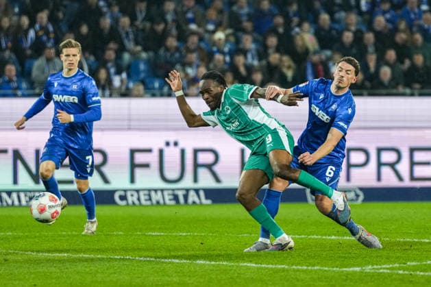 2. Bundesliga, Karlsruher SC vs SpVgg Greuther Fürth, 20.03.2026 Zweikampf zwischen Noel Futkeu (SpVgg Greuther Fürth, 9) und Nicolai Rapp (Karlsruher SC, 6) 2. Bundesliga, Karlsruher SC vs SpVgg Greuther Fürth, BBBank Wildpark Karlsruhe, 20.03.2026 DFB DFL REGULATIONS PROHIBIT ANY USE OF PHOTOGRAPHS AS IMAGE SEQUENCES AND OR QUASI-VIDEO.