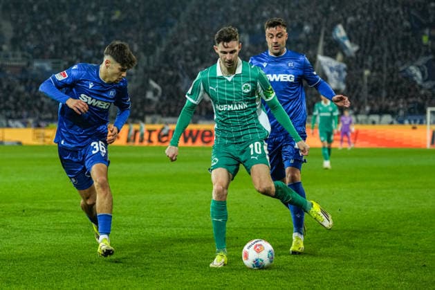 2. Bundesliga, Karlsruher SC vs SpVgg Greuther Fürth, 20.03.2026 Zweikampf zwischen Rafael Pinto Pedrosa (Karlsruher SC, 36) und Branimir Hrgota (SpVgg Greuther Fürth, 10) 2. Bundesliga, Karlsruher SC vs SpVgg Greuther Fürth, BBBank Wildpark Karlsruhe, 20.03.2026 DFB DFL REGULATIONS PROHIBIT ANY USE OF PHOTOGRAPHS AS IMAGE SEQUENCES AND OR QUASI-VIDEO.