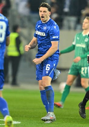 20.03.2026 - Fussball - Saison 2025 2026 - 2. Fussball - Bundesliga - 27. Spieltag: Karlsruher SC KSC Karlsruhe - SpVgg Greuther Fürth SGF ( Kleeblatt ) - Sportfoto Zink - xwoxzix - DFL regulations prohibit any use of photographs as image sequences and or quasi-video - only for editorial use - Nicolai Rapp (6, Karlsruher SC KSC ) ballt Faust Fäuste Jubel Freude