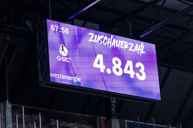 GOOGLE PIXEL Frauen Bundesliga, SGS Essen - FC Bayern München; 20.03.2026 Die Zuschauerzahl 4.843 GOOGLE PIXEL Frauen Bundesliga, SGS Essen - FC Bayern München, Essen, Stadion an der Hafenstrasse am 20.03.2026 DFB REGULATIONS PROHIBIT ANY USE OF PHOTOGRAPHS AS IMAGE SEQUENCES AND OR QUASI-VIDEO. Copyright: xBEAUTIFULxSPORTS Wunderlx