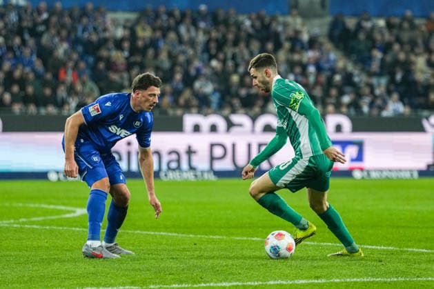 2. Bundesliga, Karlsruher SC vs SpVgg Greuther Fürth, 20.03.2026 Zweikampf zwischen Nicolai Rapp (Karlsruher SC, 6) und Branimir Hrgota (SpVgg Greuther Fürth, 10) 2. Bundesliga, Karlsruher SC vs SpVgg Greuther Fürth, BBBank Wildpark Karlsruhe, 20.03.2026 DFB DFL REGULATIONS PROHIBIT ANY USE OF PHOTOGRAPHS AS IMAGE SEQUENCES AND OR QUASI-VIDEO.