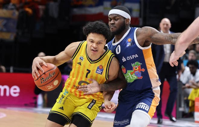 Jack Kayil am Ball, TJ Crockett Zweikampf Spielszene Aktion Basketball BBL Bundesliga Herren 25. Spieltag Saison 2025 2026 20.03.2026 ALBA Berlin vs Rostock Seawolves