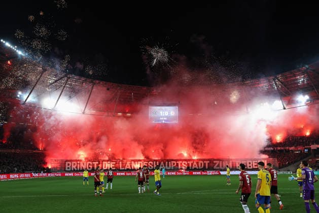 2. Bundesliga - Hannover 96 - Eintracht Braunschweig am 20.03.2026 in der Heinz von Heiden Arena in Hannover Die Hannover 96 Fans in der Nordkurve zünden Pyrotechnik