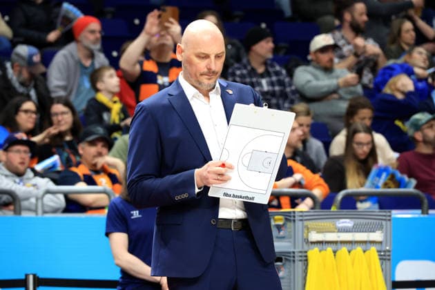 DEU, easyCredit BBL, ALBA vs. Rostock Seawolves, 20.03.2026, Uber-Arena, Berlin, DEU, easyCredit BBL, ALBA vs. Rostock Seawolves, im Bild CHEFTRAINER Przemyslaw Frasunkiewicz (Rostock Seawolves)