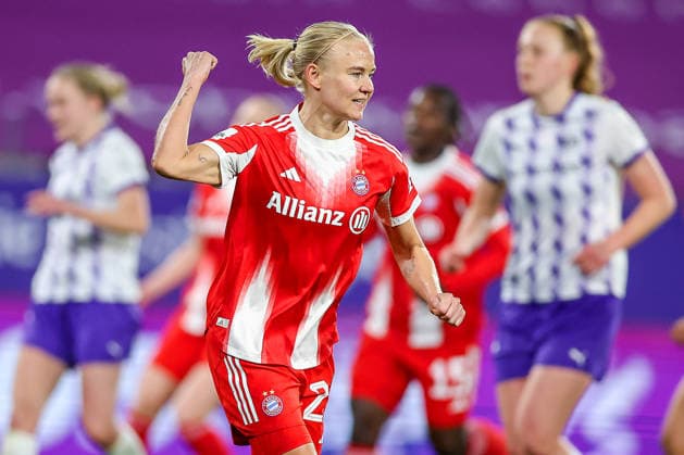 20.03.2026, Fußball, 1. Frauen Bundesliga, SGS Essen - FC Bayern München, Stadion Hafenstraße, Google Pixel Frauenbundesliga, 21. Spieltag, Saison 2025 2026: Torjubel nach dem Tor zum 3:0 durch Torschütze Pernille Harder (FC Bayern Muenchen 21) zusammen mit DFB regulations prohibit any use of photographs as image sequences and or quasi-video. Nordrhein-Westfalen Deutschland