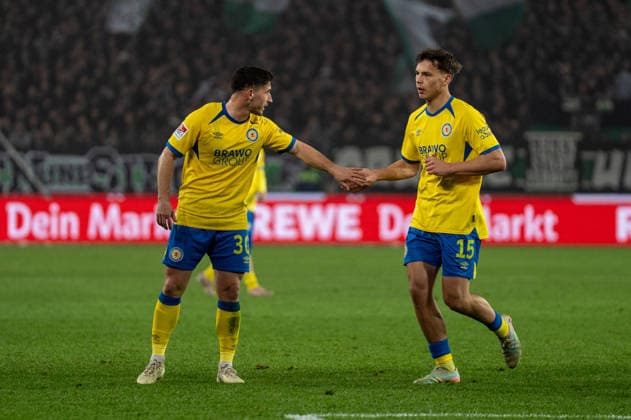 Deutschland: Fussball 2. Bundesliga, 27. Spieltag 2025 2026, Hannover 96 - Eintracht Braunschweig am 20.03. in Hannover (Heinz von Heiden Arena): Robin Heußer (Eintracht Braunschweig 30) Max Marie (Eintracht Braunschweig 15)