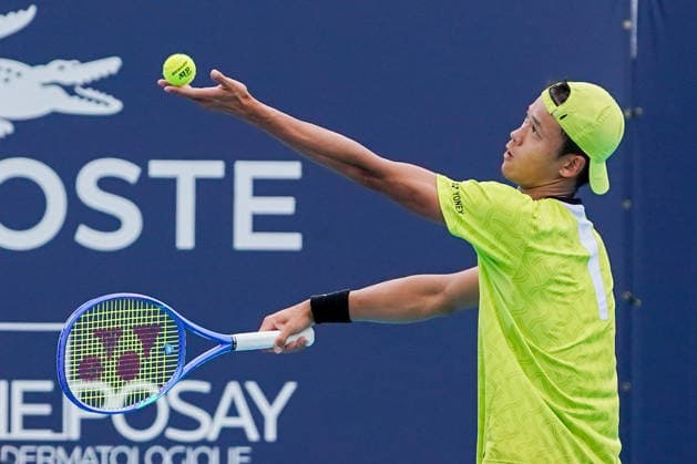 March 20, 2026, Miami Gardens, Florida, USA: Rei Sakamoto (JPN) serves to Aleksander Kovacevic (not pictured) during the mens first round of the 2026 Miami Open presented by Itau at Hard Rock Stadium. Miami Gardens USA - ZUMAw109 20260320_fap_w109_002 Copyright: xDebbyxWongx