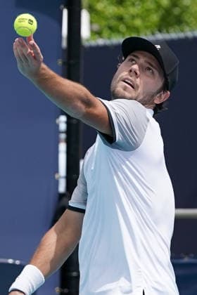 March 20, 2026, Miami Gardens, Florida, USA: Aleksander Kovacevic (USA) serves to Rei Sakamoto (not pictured) during the mens first round of the 2026 Miami Open presented by Itau at Hard Rock Stadium. TENNIS 2026: Miami Open.  - ZUMAw109 20260320_fap_w109_001 Copyright: xDebbyxWongx