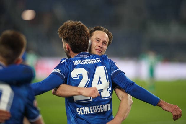 Christoph Kobald (Karlsruher SC, 22) jubelt mit Fabian Schleusener (Karlsruher SC, 24) nach seinem Trefferr zum 3:1, Karlsruher SC vs. SpVgg Greuther Fuerth, 2. Bundesliga, 27. Spieltag, 2025 2026, 20.03.2026, DFL REGULATIONS PROHIBIT ANY USE OF PHOTOGRAPHS AS IMAGE SEQUENCES AND OR QUASI-VIDEO, Karlsruher SC vs. SpVgg Greuther Fuerth, 2. Bundesliga, 27. Spieltag, 2025 2026, 20.03.2026 Karlsruhe