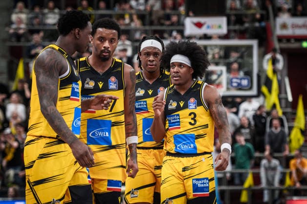 Stefan Smith (MHP RIESEN Ludwigsburg, 03), re. mit Keeshawn Kellman (MHP RIESEN Ludwigsburg, 32), Elijah Hughes (MHP RIESEN Ludwigsburg, 07), Babacar Sane (MHP RIESEN Ludwigsburg, 00), vrnl. GER, MHP Riesen Ludwigsburg vs. Skyliners Frankfurt, Basketball Bundesliga, easycredit BBL, 25. Spieltag, Spielzeit 2025 2026, 20.03.2026 GER, MHP Riesen Ludwigsburg vs. Skyliners Frankfurt, Basketball Bundesliga, easycredit BBL, 25. Spieltag, Spielzeit 2025 2026, 20.03.2026 Ludwigsburg Copyright: xSandyxDinkelackerx EP_SDR