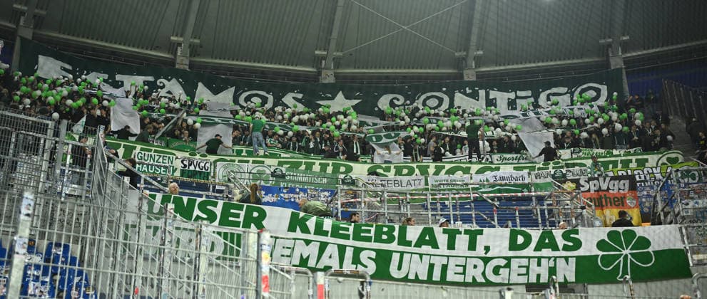 20.03.2026 - Fussball - Saison 2025 2026 - 2. Fussball - Bundesliga - 27. Spieltag: Karlsruher SC KSC Karlsruhe - SpVgg Greuther Fürth SGF ( Kleeblatt ) - Sportfoto Zink - xwoxzix - DFL regulations prohibit any use of photographs as image sequences and or quasi-video - only for editorial use - Greutherfürthfans Fans Fanblock Kleeblattfans