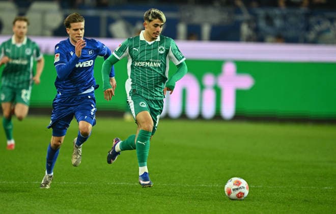 20.03.2026 - Fussball - Saison 2025 2026 - 2. Fussball - Bundesliga - 27. Spieltag: Karlsruher SC KSC Karlsruhe - SpVgg Greuther Fürth SGF ( Kleeblatt ) - Sportfoto Zink - xwoxzix - DFL regulations prohibit any use of photographs as image sequences and or quasi-video - only for editorial use - Dzenis Burnic (7, Karlsruher SC KSC ) Aaron Keller (16, SpVgg Greuther Fürth )