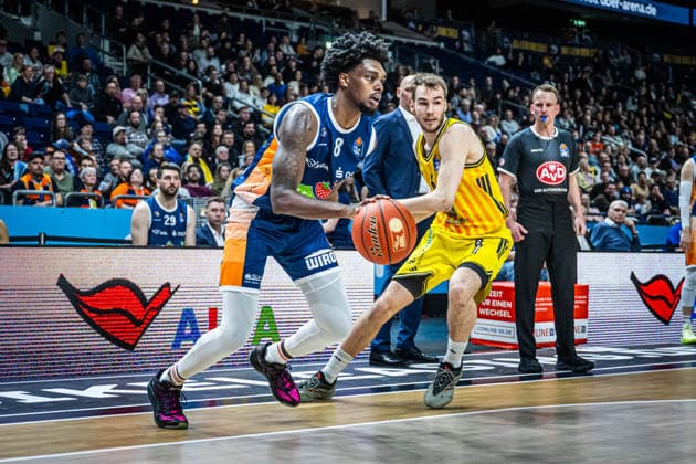 Basketball Berlin 20.03.2026 Saison 2025 2026 EasyCredit BBL 1. Bundesliga Männer, Herren Alba Berlin - Rostock Seawolves Kassim Nicholson (Rostock, No.08) Malte Delow (Alba Berlin, No.06)