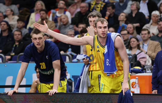 Anton Nufer, Malte Delow schimpft Aktion Oberkörper Basketball BBL Bundesliga Herren 25. Spieltag Saison 2025 2026 20.03.2026 ALBA Berlin vs Rostock Seawolves