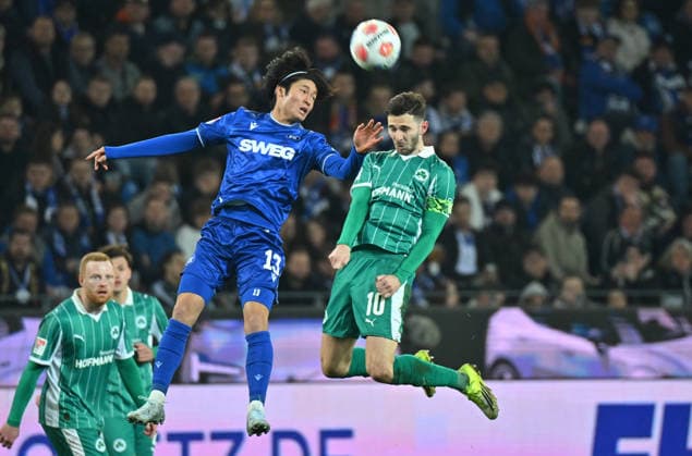 20.03.2026 - Fussball - Saison 2025 2026 - 2. Fussball - Bundesliga - 27. Spieltag: Karlsruher SC KSC Karlsruhe - SpVgg Greuther Fürth SGF ( Kleeblatt ) - Sportfoto Zink MeZi - xmexzix - DFL regulations prohibit any use of photographs as image sequences and or quasi-video - only for editorial use - Shio Fukuda (13, Karlsruher SC KSC ) Branimir Hrgota (10, SpVgg Greuther Fürth, rechts )