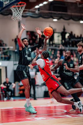 BB-2BL SBB Baskets - Tigers Tuebingen Daivien Latrell Williamson (SBB Baskets) waehrend der Saison 2025-2026 in der 2. Barmer Basketball Bundesliga Pro A am 28. Spieltag zwischen SBB Baskets und Tigers Tuebingen in der Wolfgang-Lakenmacher-Halle am 20. March 2026 in Magdeburg, Sachsen Anhalt, Deutschland