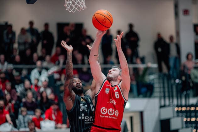 BB-2BL SBB Baskets - Tigers Tuebingen Martin Bogdanov (SBB Baskets), Jordan Nathaniel Johnson (Tigers Tuebingen) waehrend der Saison 2025-2026 in der 2. Barmer Basketball Bundesliga Pro A am 28. Spieltag zwischen SBB Baskets und Tigers Tuebingen in der Wolfgang-Lakenmacher-Halle am 20. March 2026 in Magdeburg, Sachsen Anhalt, Deutschland