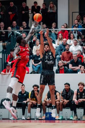 BB-2BL SBB Baskets - Tigers Tuebingen Patrick Etienne Fardy Emilien (Tigers Tuebingen), Fabien Kondo (SBB Baskets) waehrend der Saison 2025-2026 in der 2. Barmer Basketball Bundesliga Pro A am 28. Spieltag zwischen SBB Baskets und Tigers Tuebingen in der Wolfgang-Lakenmacher-Halle am 20. March 2026 in Magdeburg, Sachsen Anhalt, Deutschland
