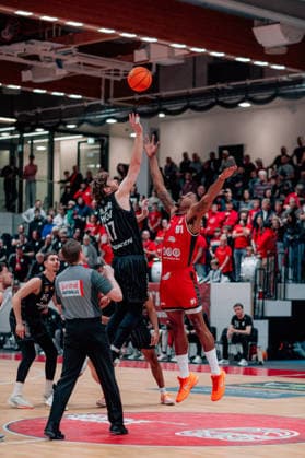 BB-2BL SBB Baskets - Tigers Tuebingen Michael Hughes II (SBB Baskets), Lukas Max Milner (Tigers Tuebingen) waehrend der Saison 2025-2026 in der 2. Barmer Basketball Bundesliga Pro A am 28. Spieltag zwischen SBB Baskets und Tigers Tuebingen in der Wolfgang-Lakenmacher-Halle am 20. March 2026 in Magdeburg, Sachsen Anhalt, Deutschland