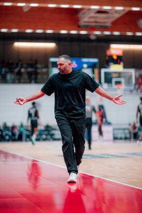 BB-2BL SBB Baskets - Tigers Tuebingen Trainer Achmadschah Zazai (SBB Baskets) waehrend der Saison 2025-2026 in der 2. Barmer Basketball Bundesliga Pro A am 28. Spieltag zwischen SBB Baskets und Tigers Tuebingen in der Wolfgang-Lakenmacher-Halle am 20. March 2026 in Magdeburg, Sachsen Anhalt, Deutschland
