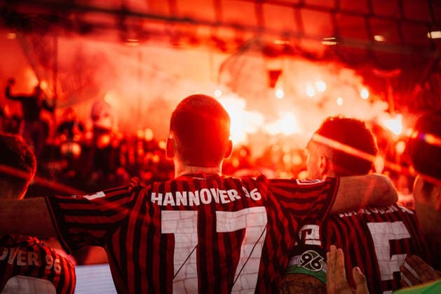 2. Bundesliga: Hannover 96 vs. Eintracht Braunschweig, 20.03.2026 Hannover 96 jubelt nach dem Abpfiff als Derbysieger, hier Bastian Allgeier (Hannover 96, 17) (mit Sternfilter); Fußball, 2. Bundesliga, 27. Spieltag: Hannover 96 vs. Eintracht Braunschweig am 20.03.2026 in der Heinz von Heiden Arena, Hannover DFL REGULATIONS PROHIBIT ANY USE OF PHOTOGRAPHS AS IMAGE SEQUENCES AND OR QUASI-VIDEO.