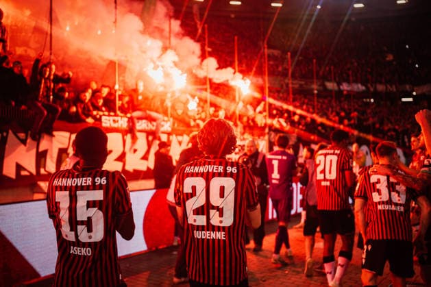 2. Bundesliga: Hannover 96 vs. Eintracht Braunschweig, 20.03.2026 Hannover 96 jubelt nach dem Abpfiff als Derbysieger, hier Kolja Nuno Oudenne (Hannover 96, 29) (mit Sternfilter); Fußball, 2. Bundesliga, 27. Spieltag: Hannover 96 vs. Eintracht Braunschweig am 20.03.2026 in der Heinz von Heiden Arena, Hannover DFL REGULATIONS PROHIBIT ANY USE OF PHOTOGRAPHS AS IMAGE SEQUENCES AND OR QUASI-VIDEO.