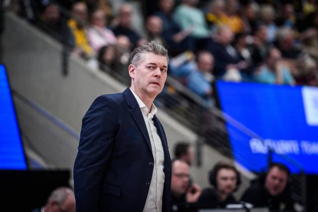Klaus Perwas (Frankfurt Skyliners, Chef-Trainer) - kritischer Blick, sichtlich unzufrieden GER, MHP Riesen Ludwigsburg vs. Skyliners Frankfurt, Basketball Bundesliga, easycredit BBL, 25. Spieltag, Spielzeit 2025 2026, 20.03.2026 GER, MHP Riesen Ludwigsburg vs. Skyliners Frankfurt, Basketball Bundesliga, easycredit BBL, 25. Spieltag, Spielzeit 2025 2026, 20.03.2026 Ludwigsburg Copyright: xSandyxDinkelackerx EP_SDR