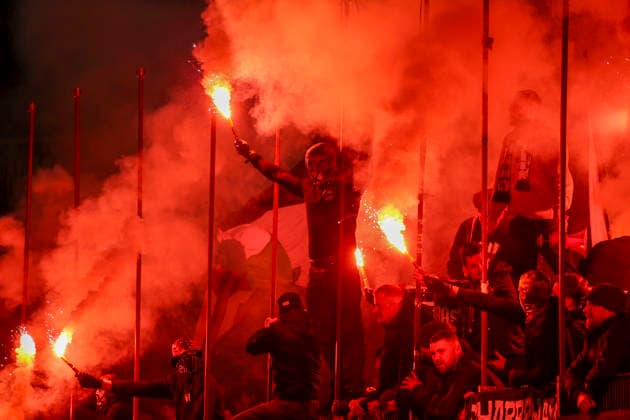 Deutschland: Fussball 2.Bundesliga 2025 2026, 27. Spieltag - Hannover 96 vs Eintracht Braunschweig- Heinz von Heiden Arena Stadion (Hannover): Zuschauer, Fans, Tribüne, Fahne, Transparent, Spruchband, Choreographie, Fanchoreo, Hannover