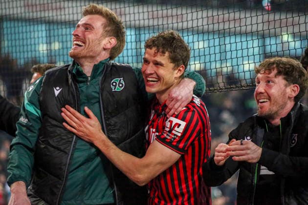 Deutschland: Fussball 2.Bundesliga 2025 2026, 27. Spieltag - Hannover 96 vs Eintracht Braunschweig- Heinz von Heiden Arena Stadion (Hannover): Freude, Emotionen, Jubel Leo Weinkauf (Hannover 96, 30) Benedikt Pichler (Hannover 96, 11) Hannover
