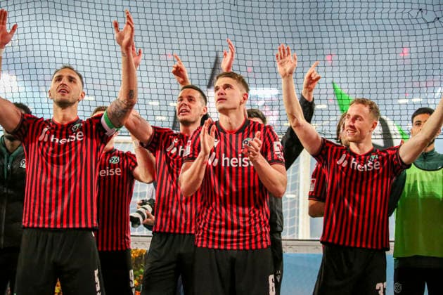 Deutschland: Fussball 2.Bundesliga 2025 2026, 27. Spieltag - Hannover 96 vs Eintracht Braunschweig- Heinz von Heiden Arena Stadion (Hannover): Freude, Emotionen, Jubel Virgil GhiÅ£Äƒ Virgil Ghita (Hannover 96, 5) Maik Nawrocki (Hannover 96, 6) Maurice Neubauer (Hannover 96, 33) Hannover