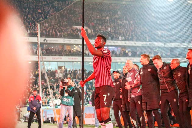 Deutschland: Fussball 2.Bundesliga 2025 2026, 27. Spieltag - Hannover 96 vs Eintracht Braunschweig- Heinz von Heiden Arena Stadion (Hannover): Freude, Emotionen, Jubel Mustapha Bundu (Hannover 96, 7) Hannover
