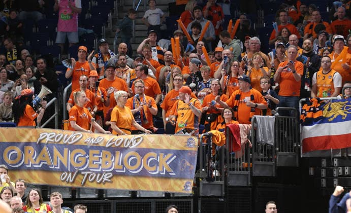 Fans der Rostock Seawolfes Fanblock Basketball BBL Bundesliga Herren 25. Spieltag Saison 2025 2026 20.03.2026 ALBA Berlin vs Rostock Seawolves