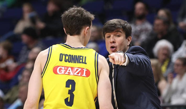 Trainer Pedro Calles gibt Anweisungen Alex O Connell Aktion Oberkörper Basketball BBL Bundesliga Herren 25. Spieltag Saison 2025 2026 20.03.2026 ALBA Berlin vs Rostock Seawolves
