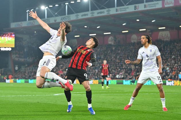Bournemouth v Manchester United, ManU Premier League Harry Maguire (5) of Manchester United is fouled by Evanilson (9) of AFC Bournemouth United during the Premier League match between Bournemouth and Manchester United at the Vitality Stadium, Bournemouth, UK on 20 March 2026. Bournemouth Vitality Stadium Dorset UK Editorial use only DataCo restrictions apply See www.football-dataco.com , Copyright: xGrahamxHuntx PSI-23946-0026
