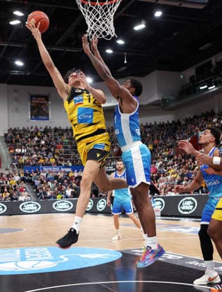 20.03.2026, Deutschland, Ludwigsburg Basketball MHP Riesen Ludwigsburg vs. Frankfurt Skyliners, v.l. Lenny Anigbata (MHP RIESEN Ludwigsburg), William Christmas (Frankfurt Skyliners)