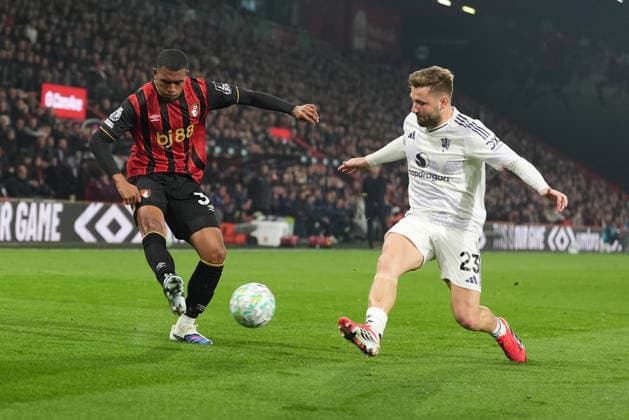 Bournemouth v Manchester United, ManU Premier League, Football, Vitality Stadium, Bournemouth, UK - 20 Mar 2026 Rayan of Bournemouth crosses the ball in front off Luke Shaw of Manchester United Bournemouth Vitality Stadium Bournemouth UK, UK NEWSPAPERS OUT Copyright: xSeanxRyanx