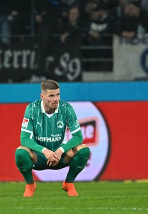 20.03.2026 - Fussball - Saison 2025 2026 - 2. Fussball - Bundesliga - 27. Spieltag: Karlsruher SC KSC Karlsruhe - SpVgg Greuther Fürth SGF ( Kleeblatt ) - Sportfoto Zink MeZi - xmexzix - DFL regulations prohibit any use of photographs as image sequences and or quasi-video - only for editorial use - Jan Elvedi (15, SpVgg Greuther Fürth ) enttäuscht Enttäuschung nach Spielende
