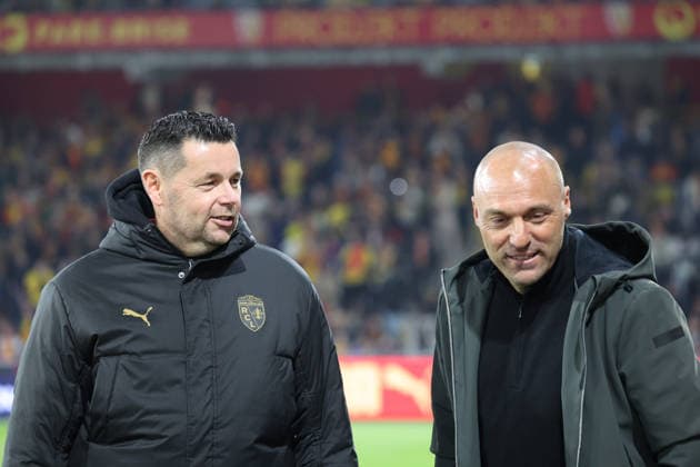 FOOTBALL : RC Lens vs Angers SCO - Ligue 1 J21 - 20 03 2026 Pierre SAGE (entraineur RC Lens) et Alexandre DUJEUX (entraineur Angers SCO) lors du match RC Lens vs Angers SCO, Ligue 1 J27, stade Bollaert-Delelis, le 20 mars 2026 - photo Laurent Sanson PsnewZ  Copyright: xLaurentxSANSONx xPsnewZx