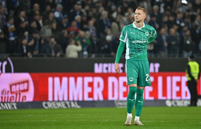20.03.2026 - Fussball - Saison 2025 2026 - 2. Fussball - Bundesliga - 27. Spieltag: Karlsruher SC KSC Karlsruhe - SpVgg Greuther Fürth SGF ( Kleeblatt ) - Sportfoto Zink MeZi - xmexzix - DFL regulations prohibit any use of photographs as image sequences and or quasi-video - only for editorial use - Brynjar Ingi Bjarnason (25, SpVgg Greuther Fürth ) enttäuscht Enttäuschung nach Spielende