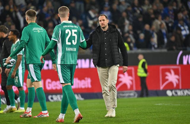 20.03.2026 - Fussball - Saison 2025 2026 - 2. Fussball - Bundesliga - 27. Spieltag: Karlsruher SC KSC Karlsruhe - SpVgg Greuther Fürth SGF ( Kleeblatt ) - Sportfoto Zink MeZi - xmexzix - DFL regulations prohibit any use of photographs as image sequences and or quasi-video - only for editorial use - Brynjar Ingi Bjarnason (25, SpVgg Greuther Fürth ) Stephan Fürstner ( Sportdirektor SpVgg Greuther Fürth ) enttäuscht Enttäuschung nach Spielende