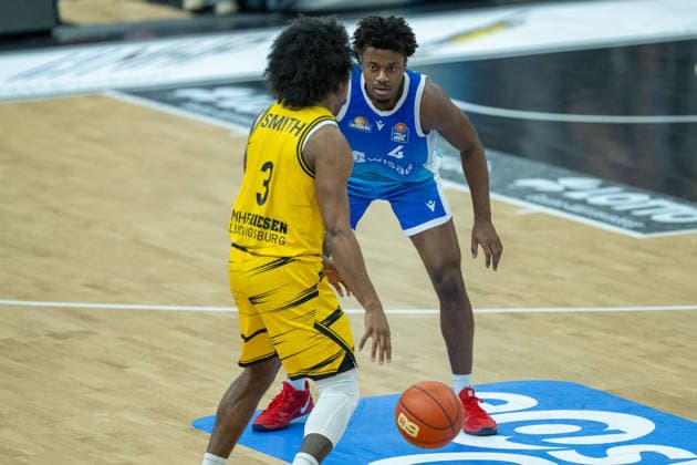 Stefan Smith (MHP RIESEN Ludwigsburg, 03), Nahiem Alleyne (Frankfurt Skyliners, 04), GER, MHP Riesen vs. Skyliners Frankfurt, Basketball Bundesliga, easycredit BBL, 25. Spieltag, Spielzeit 2025 2026, 20.03.2026, GER, MHP Riesen vs. Skyliners Frankfurt, Basketball Bundesliga, easycredit BBL, 25. Spieltag, Spielzeit 2025 2026, 20.03.2026 Ludwigsburg Copyright: xEibner-Pressefoto SaschaxWaltherx EP_EER