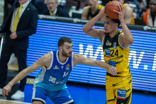Radii Caisin (Frankfurt Skyliners, 16), Brandon Tischler (MHP RIESEN Ludwigsburg, 24), GER, MHP Riesen vs. Skyliners Frankfurt, Basketball Bundesliga, easycredit BBL, 25. Spieltag, Spielzeit 2025 2026, 20.03.2026, GER, MHP Riesen vs. Skyliners Frankfurt, Basketball Bundesliga, easycredit BBL, 25. Spieltag, Spielzeit 2025 2026, 20.03.2026 Ludwigsburg Copyright: xEibner-Pressefoto SaschaxWaltherx EP_EER